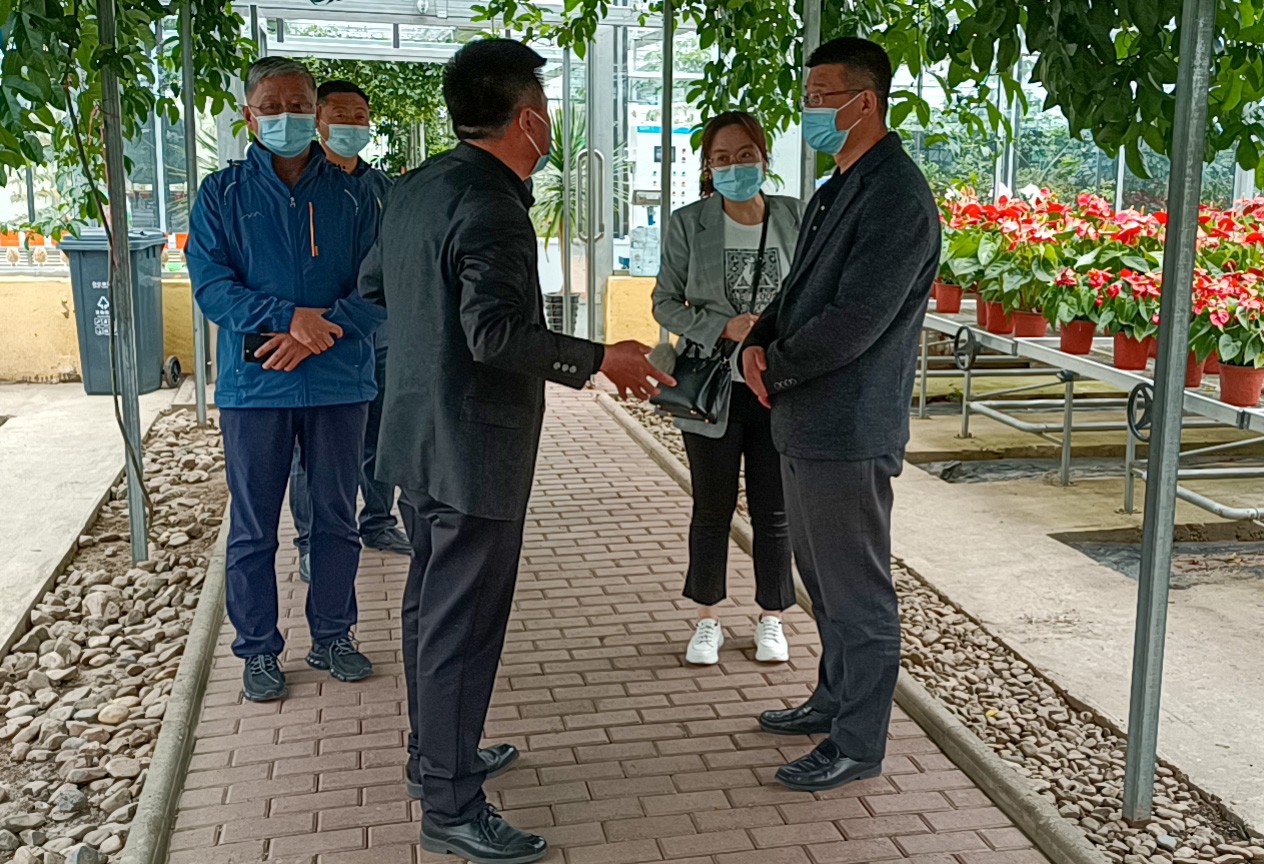 4參觀中俄農(nóng)業(yè)科技園區(qū).jpg 4參觀中俄農(nóng)業(yè)科技園區(qū).jpg