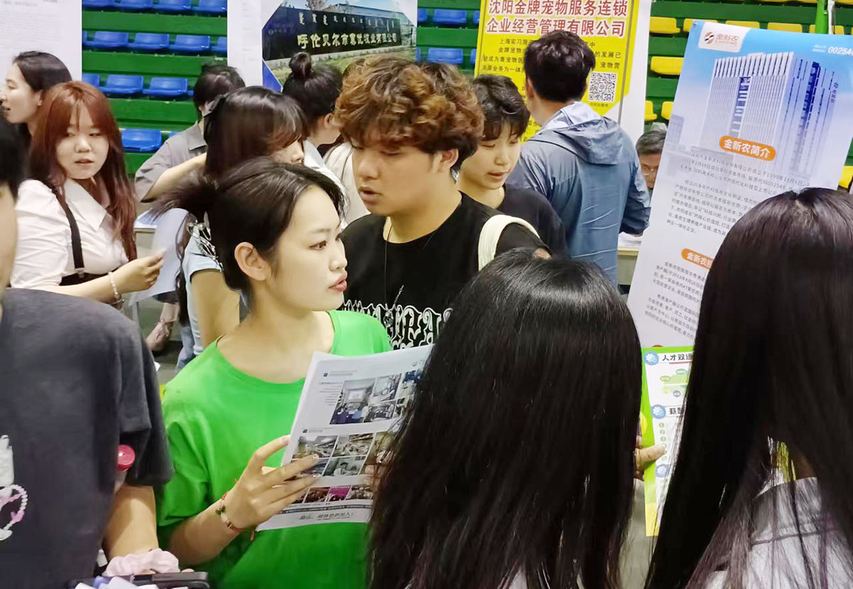 學生選擇崗位.jpg 學生選擇崗位.jpg