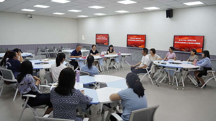 點評現(xiàn)場1.JPG 點評現(xiàn)場1.JPG