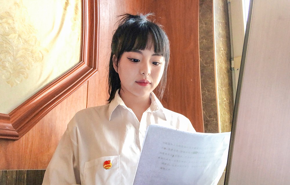 5新團(tuán)員代表發(fā)言.jpg 5新團(tuán)員代表發(fā)言.jpg