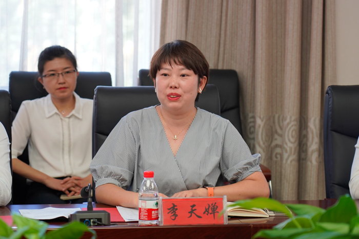 6華為技術(shù)有限公司黑龍江人才發(fā)展經(jīng)理李天嬋發(fā)言.jpg 6華為技術(shù)有限公司黑龍江人才發(fā)展經(jīng)理李天嬋發(fā)言.jpg