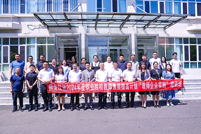 儀式結(jié)束合影.jpg 儀式結(jié)束合影.jpg
