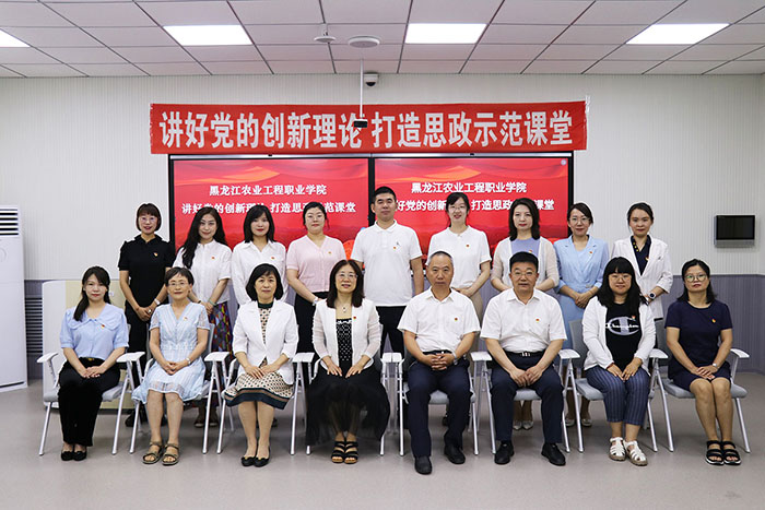 合影.jpg 合影.jpg