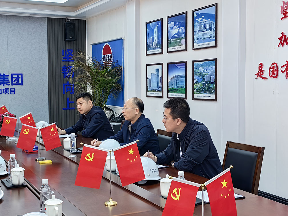北大荒建設(shè)投資集團(tuán)副總經(jīng)理王鏑介紹集團(tuán)情況.jpg 北大荒建設(shè)投資集團(tuán)副總經(jīng)理王鏑介紹集團(tuán)情況.jpg