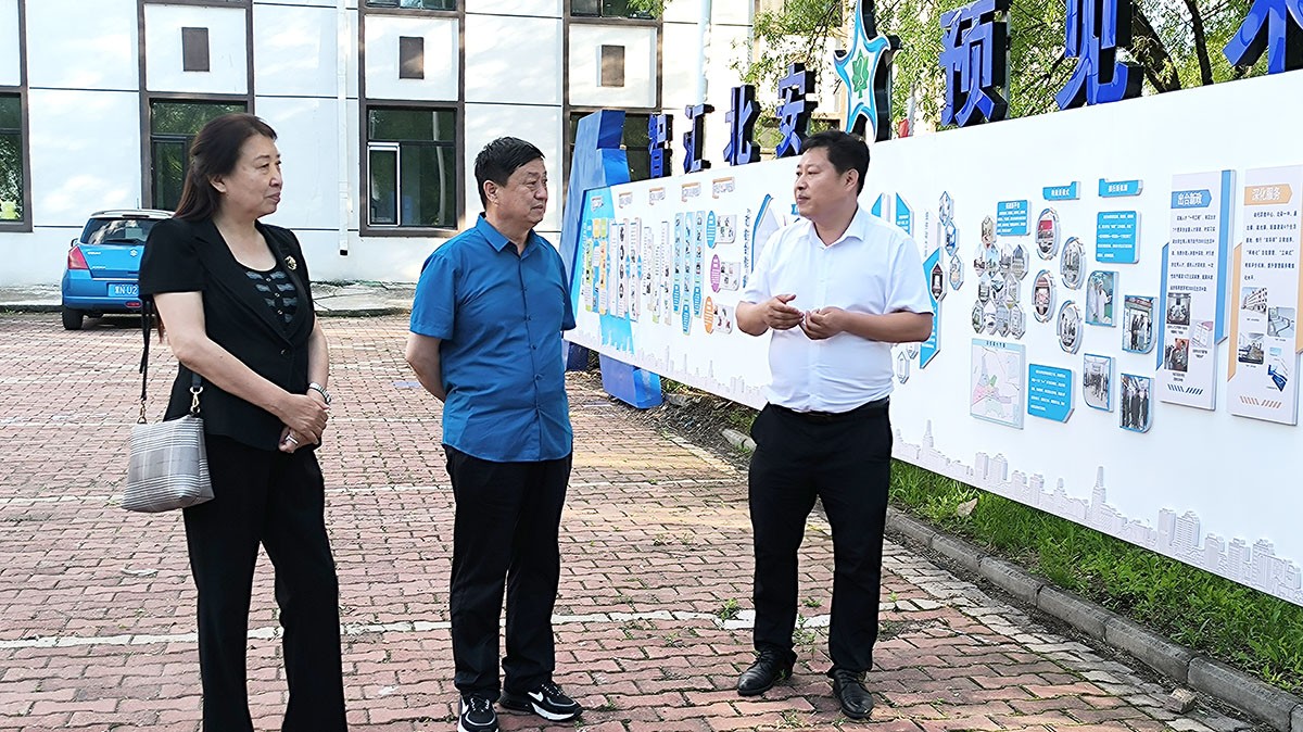 4實(shí)地踏查人才“雙創(chuàng)”基地及大學(xué)生實(shí)習(xí)實(shí)訓(xùn)基地.jpg 4實(shí)地踏查人才“雙創(chuàng)”基地及大學(xué)生實(shí)習(xí)實(shí)訓(xùn)基地.jpg