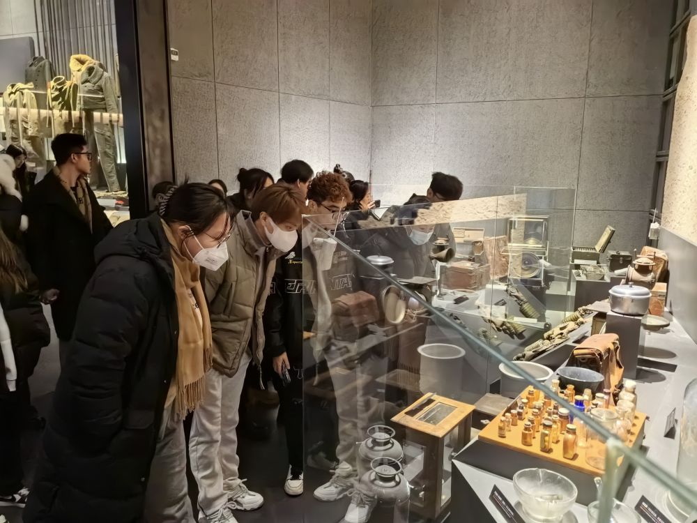 6學生參觀基地.jpg 6學生參觀基地.jpg
