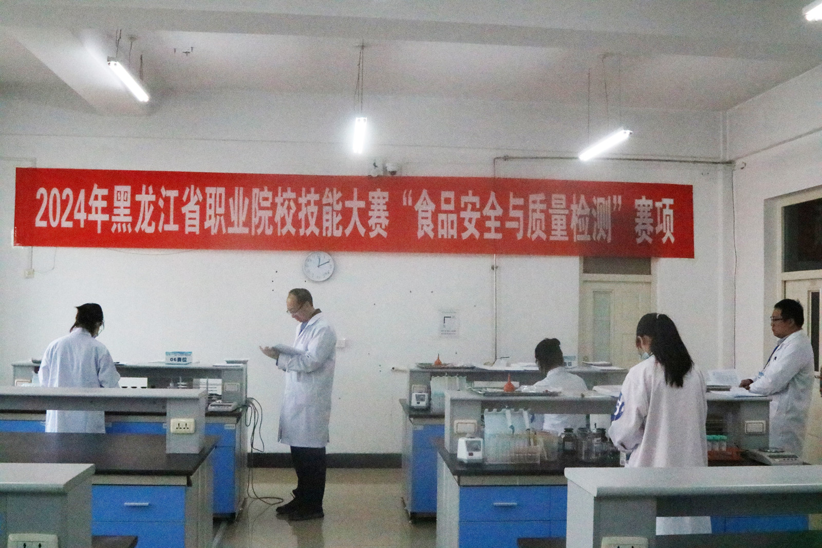 食品安全與質(zhì)量檢測賽項(xiàng)照片2.JPG 食品安全與質(zhì)量檢測賽項(xiàng)照片2.JPG