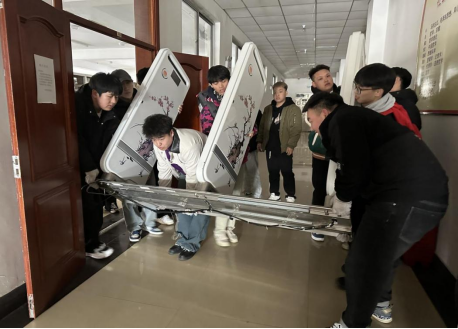 我院組織開展“弘揚(yáng)雷鋒精神 綻放青春風(fēng)采”系列志愿活動(dòng) 新聞(1)1062.png 我院組織開展“弘揚(yáng)雷鋒精神 綻放青春風(fēng)采”系列志愿活動(dòng) 新聞(1)1062.png