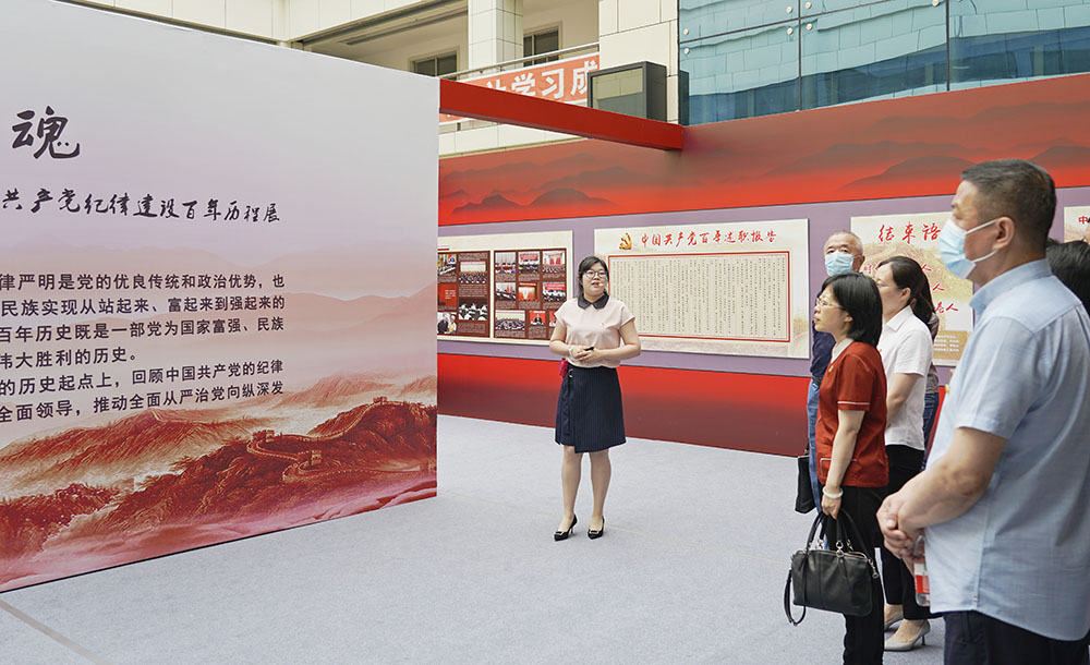 2周瑩老師為全省高校領(lǐng)導進行建黨百年黨的紀律建設講解.jpg 2周瑩老師為全省高校領(lǐng)導進行建黨百年黨的紀律建設講解.jpg