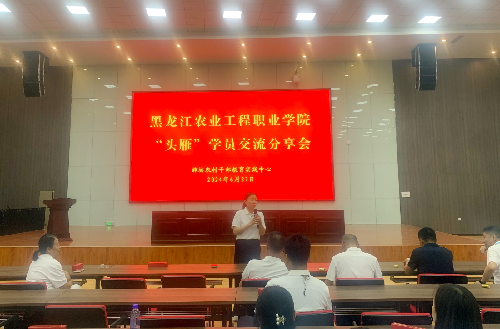 指導(dǎo)教師張雋殊發(fā)言.jpg 指導(dǎo)教師張雋殊發(fā)言.jpg