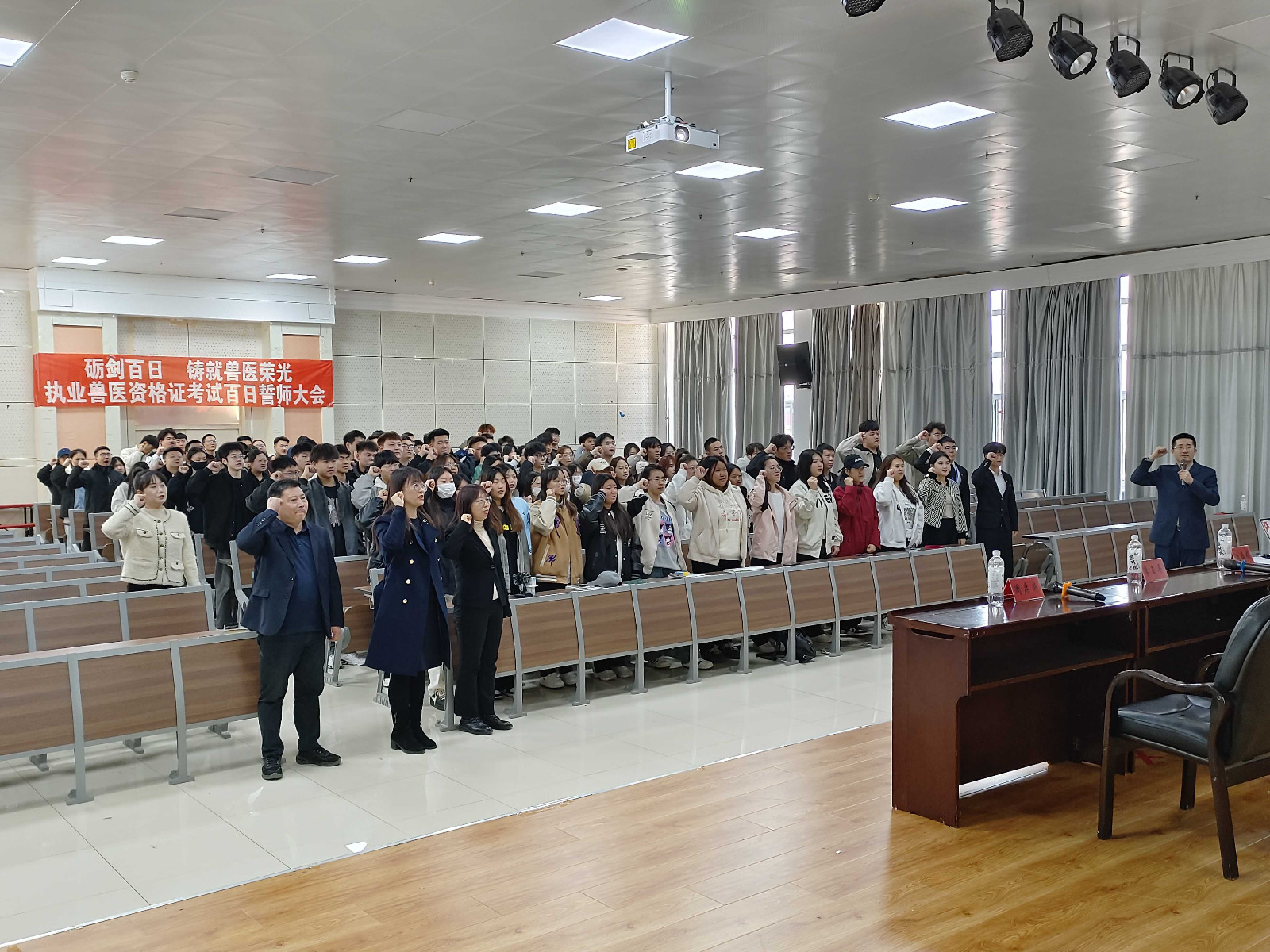 1集體宣誓.jpg 1集體宣誓.jpg