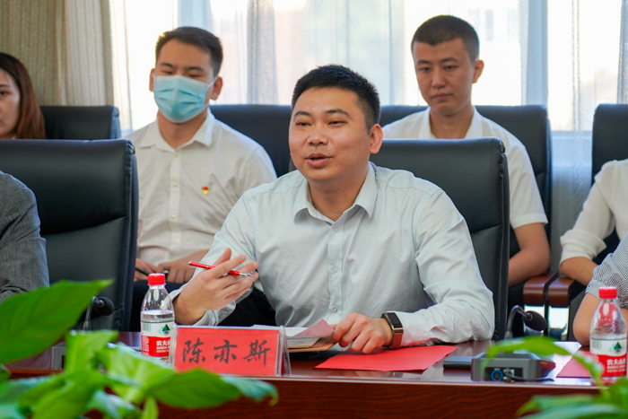 4華為技術(shù)有限公司黑龍江政企副總經(jīng)理陳亦斯講話.jpg 4華為技術(shù)有限公司黑龍江政企副總經(jīng)理陳亦斯講話.jpg