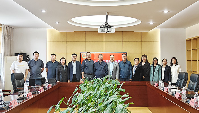 會(huì)后合影留念.jpg 會(huì)后合影留念.jpg