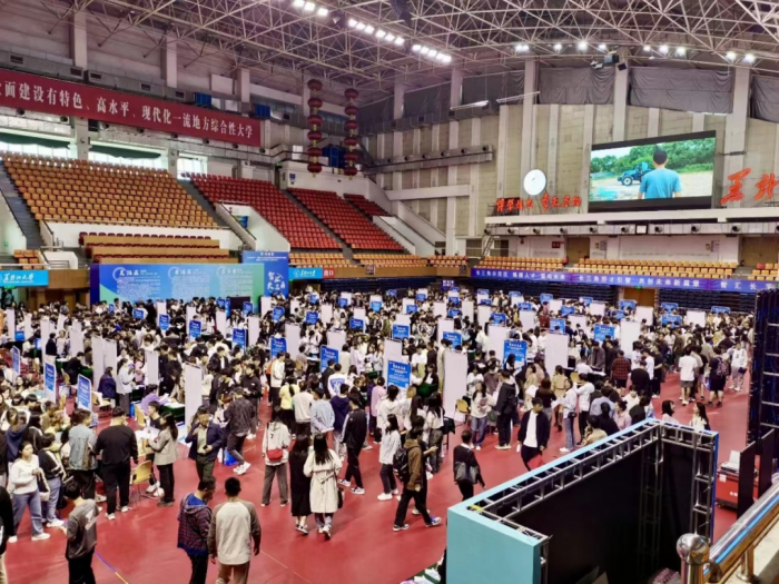 招聘現(xiàn)場2.png